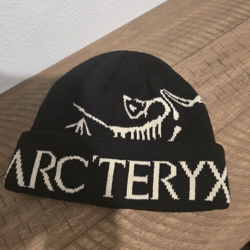 Arc'teryx Fernie Toque Beanie Black White Bird Logo Knit Winter Hat 2021